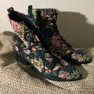 AE FLORAL BOOTS